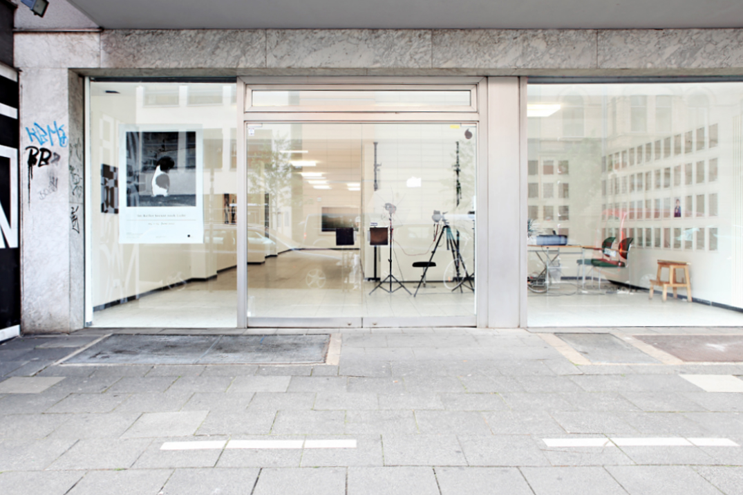 Im Keller brennt noch Licht – case – Projektraum der Fotografie